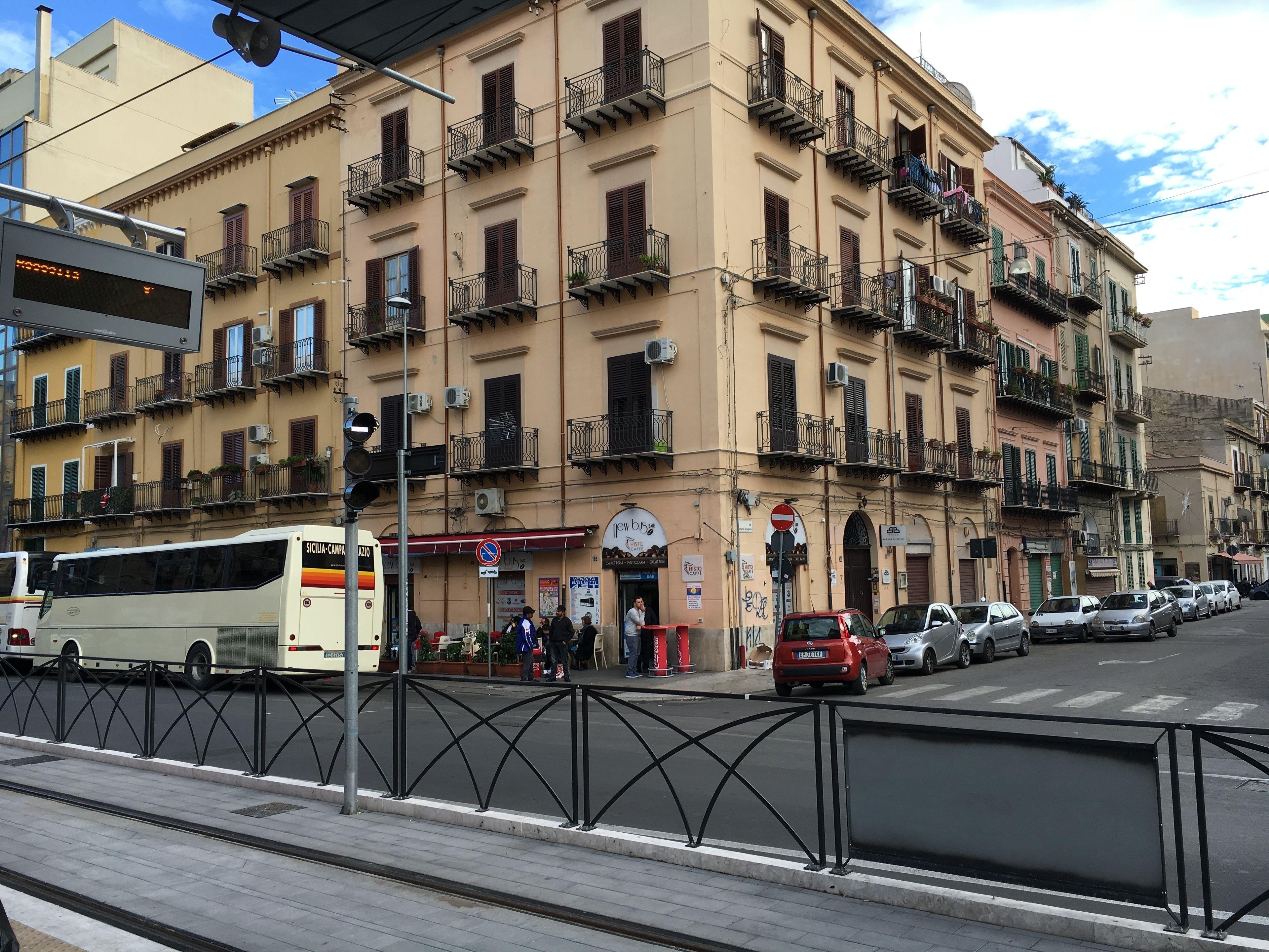 White, Palermo